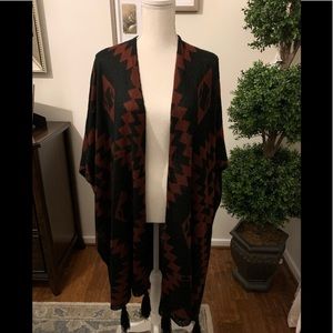 Shyanne Aztec Print Shawl With Tassels. One Size. Super Cute and Timeless Style!